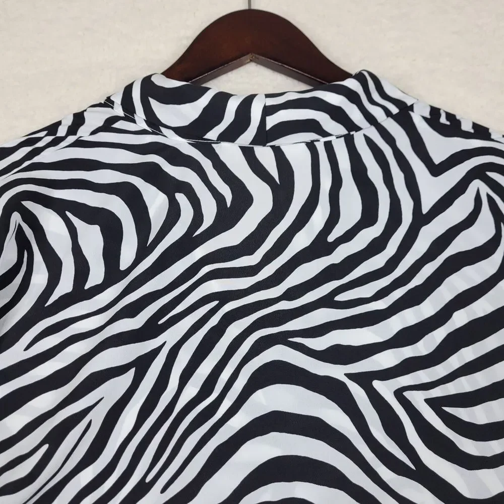 Michael Kors Shirt Womens Small Zebra Print V Neck Gold Hardware Short Sleeve‎